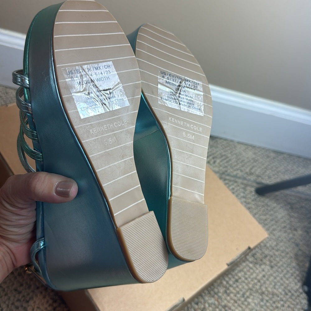 NWOT - Kenneth Cole New York, Celia Platform Wedges, Ocean Blue/Green, 6.5 - Picture 15 of 16